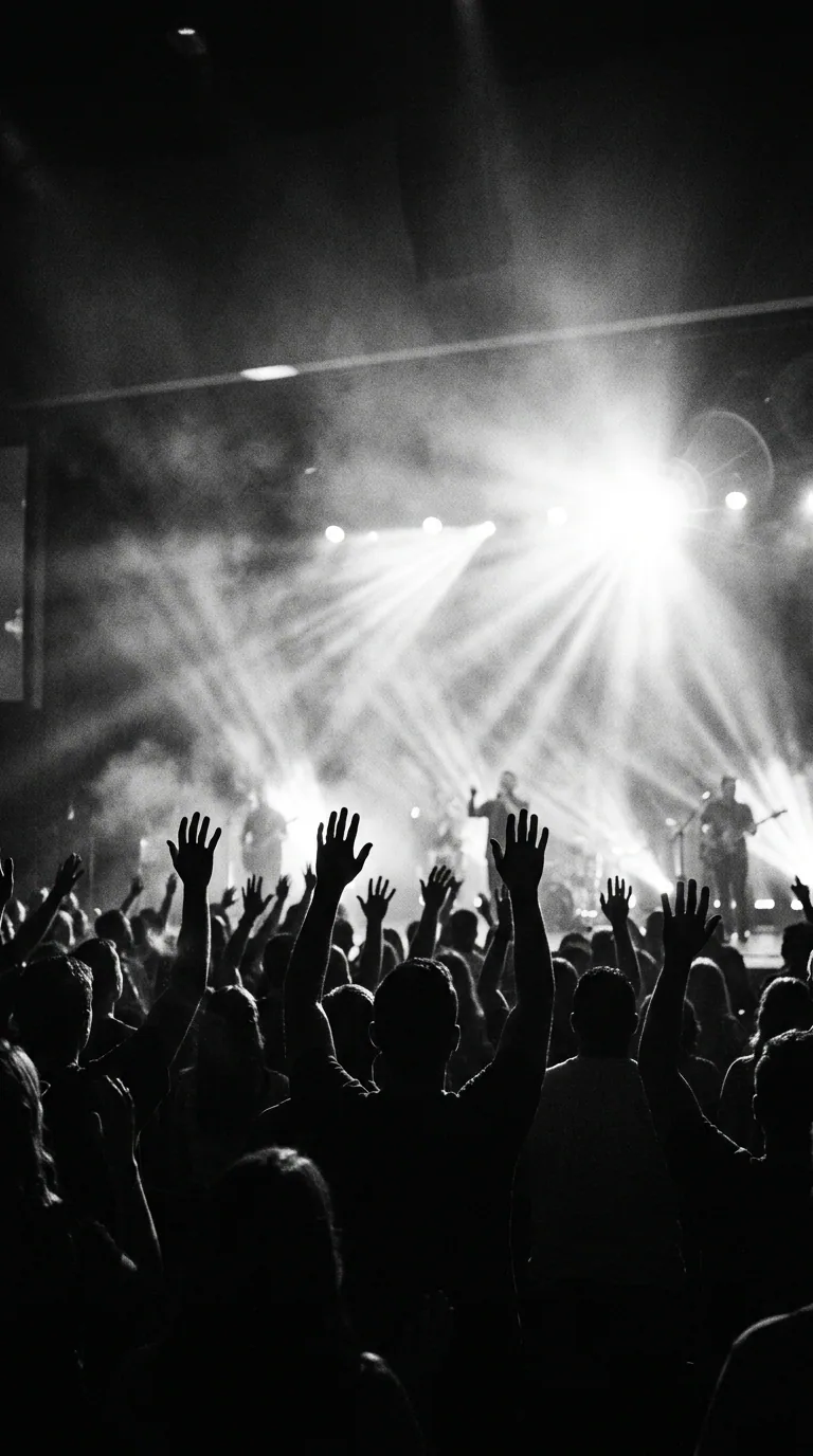 Congregação da Igreja Esperança em adoração