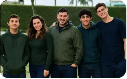 Rodrigo e Lailah Quaresma com os filhos Lucas, André e Pedro