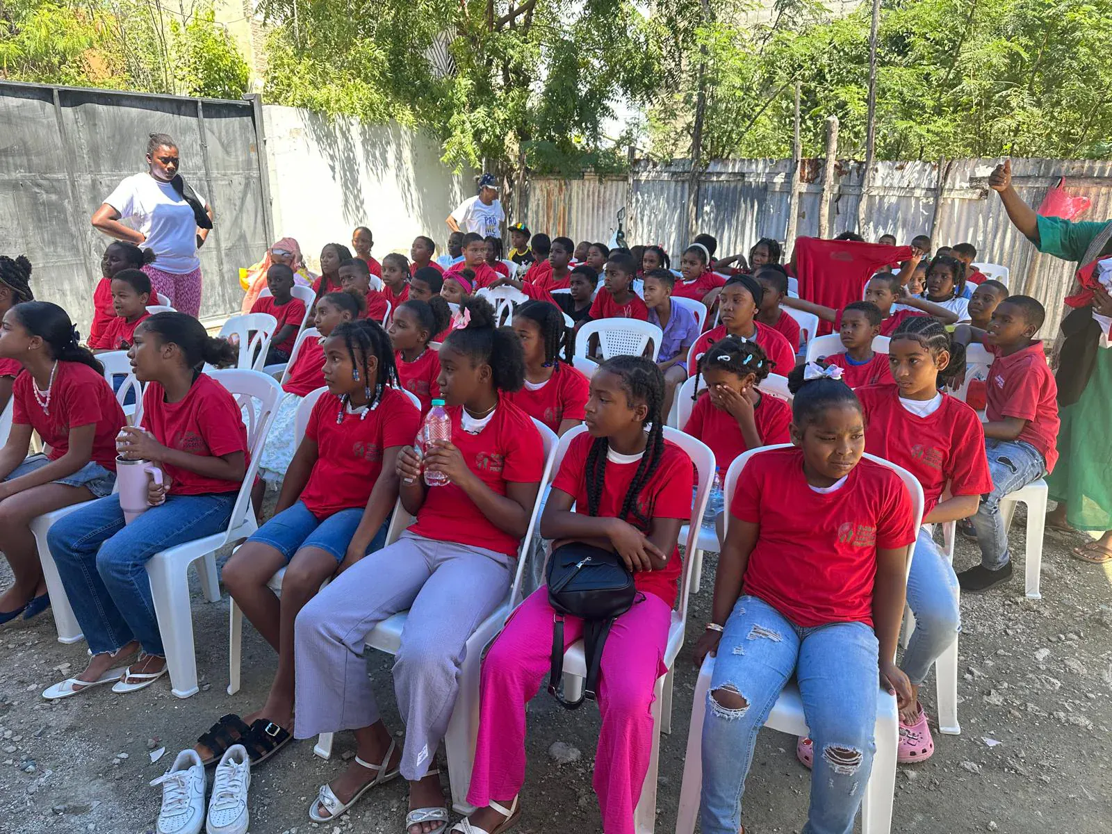 Crianças atendidas pelo projeto Coração e Mãos na República Dominicana